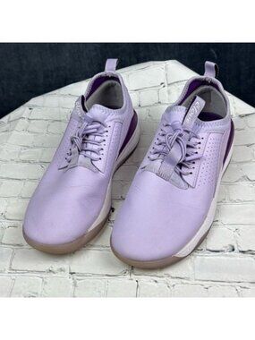 Clove (With Love) Women’sNursing sneakers — fluid resistant sz 9